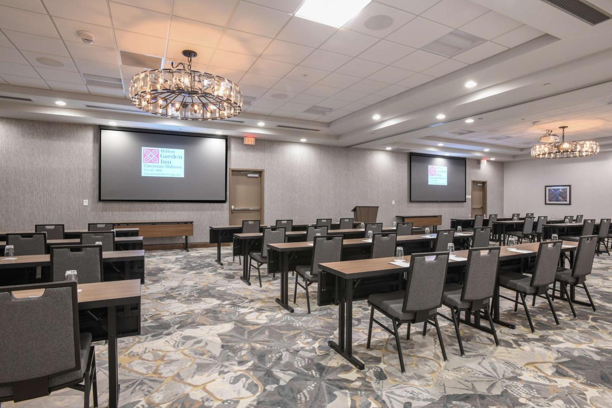 Hilton Garden Inn Cincinnati Midtown Экстерьер фото